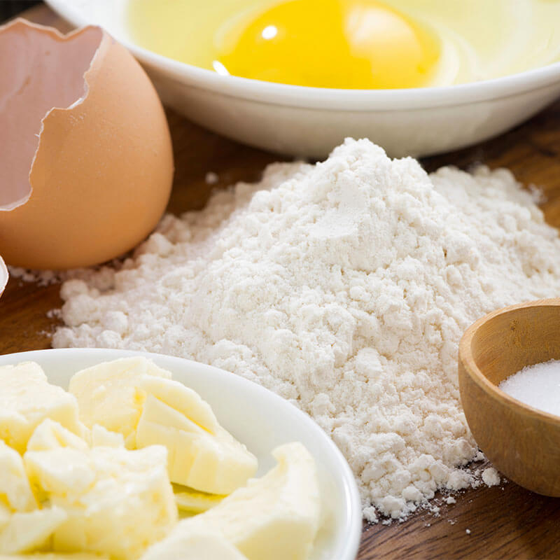 Symbolbild: Rohstoffe Mehl, Butter, Eier